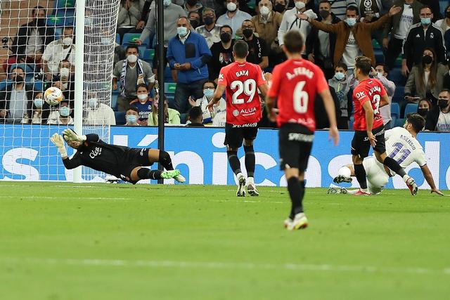 勇士一年合同签18年9号秀 上赛季场均7分